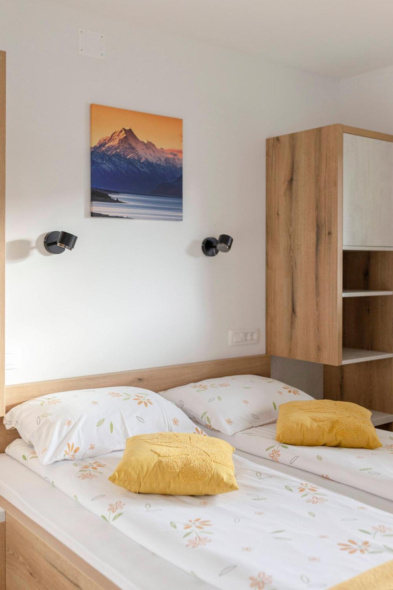 Apartmaji Hodak بوينج المظهر الخارجي الصورة